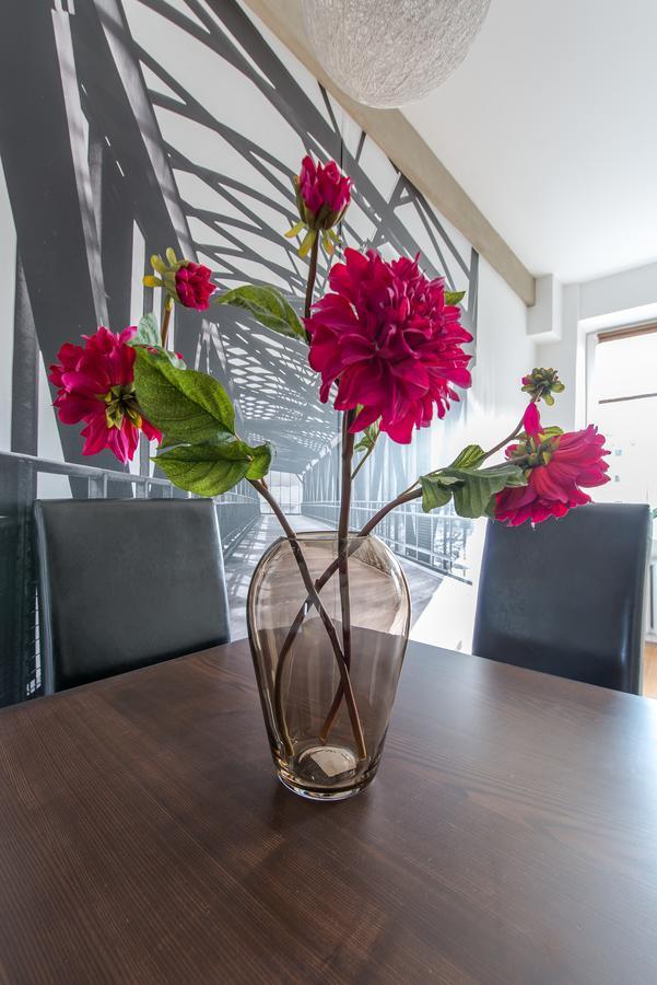 Chmielna 73 P&O Serviced Apartments Warschau Buitenkant foto